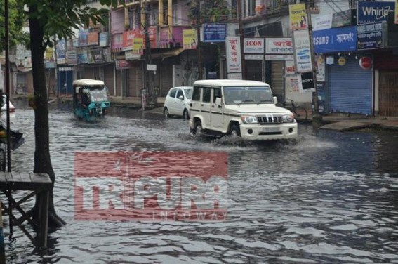 Heavy Rain lashes Water Logging in Agartala city
